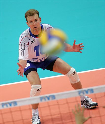 basic-volleyball-skills-from-junior-coaching-experts